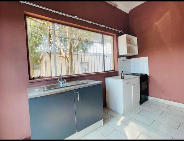 7 BEDROOM HOUSE FOR SALE IN PRIMROSE